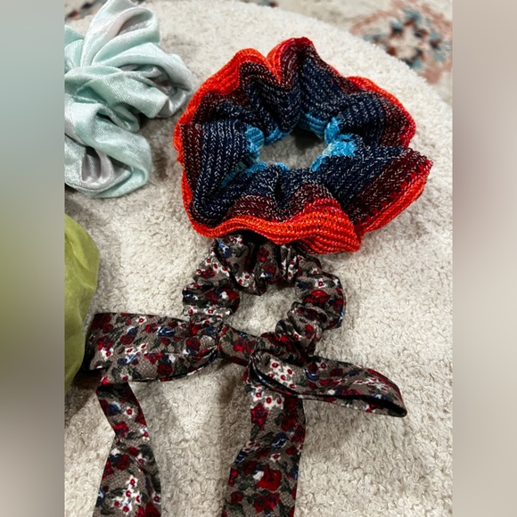 Free People Scrunchie Bundle - Picture 5 of 5